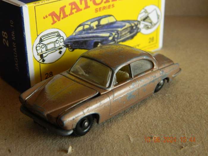 MATCHBOX SERIES  -  28  -  JAGUAR MK. 10