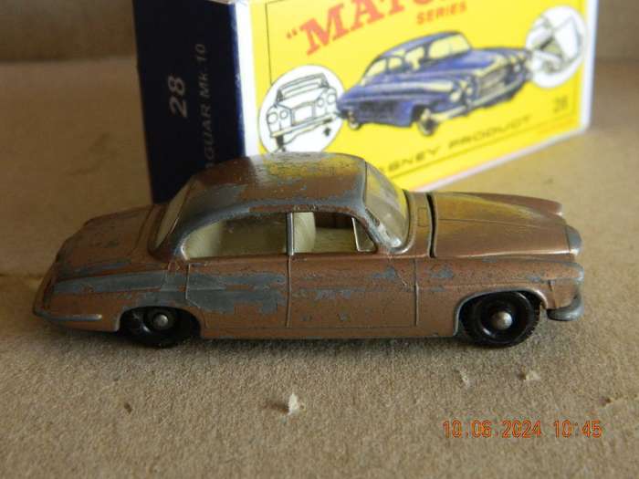MATCHBOX SERIES  -  28  -  JAGUAR MK. 10