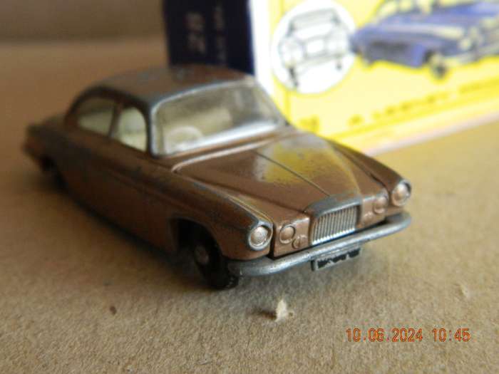MATCHBOX SERIES  -  28  -  JAGUAR MK. 10
