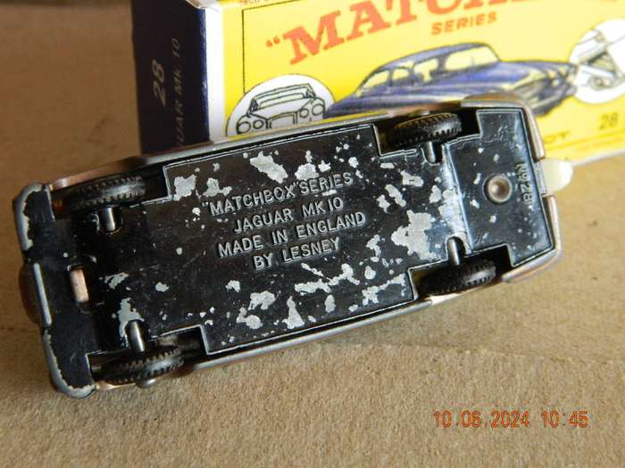MATCHBOX SERIES  -  28  -  JAGUAR MK. 10