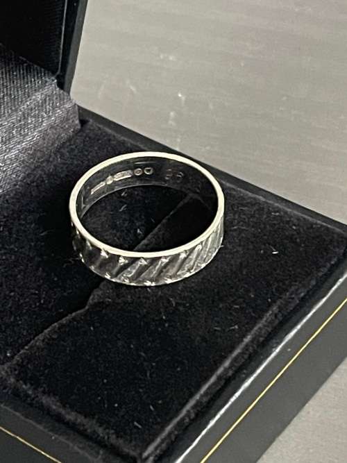 9ct white Gold Wedding Band