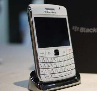 Blackberry Bold 9700 WHITE phone+free gift 8GB memory card