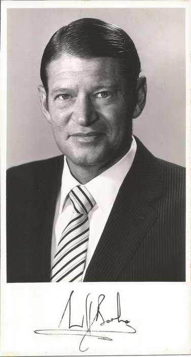 THEMATIC POLITICS - PHOTOGRAPH OF LOUIS BOTHA ADMINISTRATOR FREE STATE SIGNED BY HIM