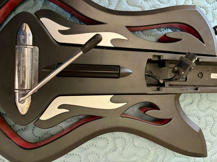 Guitar Hero: Warriors of Rock guitar (Wii)