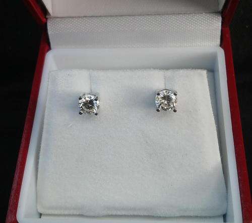 18ct WHITE GOLD DIAMOND STUD EARINGS 0.20T