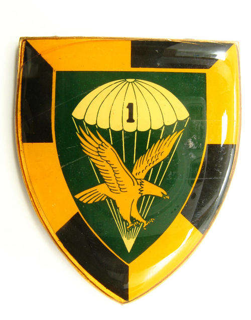 1 Parachute Battalion "Yellow" 1st Issue. Metal Flash -  Facing Right. (O.F29.)...