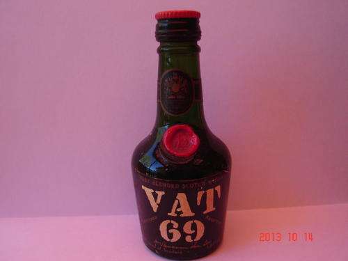 Miniture Vat 69 whiskey