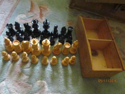 CHESS-GAMMON!!?? Complete set of Carved Wood Chess Pieces and a Leather Covered Backgammon Board