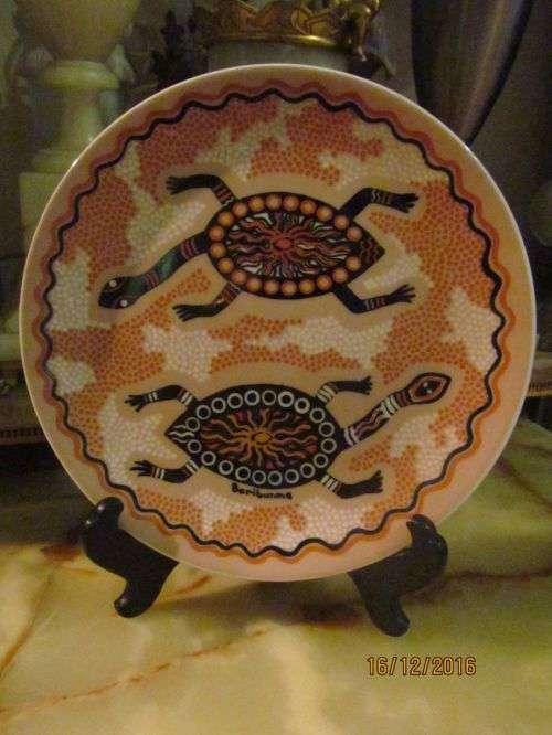 PAM HALL COLLECTABLE!! Australian FIne Porcelain Decorative Wall Plate - Turtle Dreaming