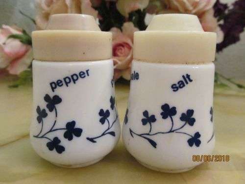 POIVRE SALZ !! Vintage Set of Italian Milk Glass Salt n Pepper Shakers - Blue Clovers