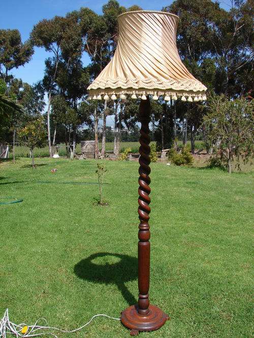 BARLEY TWIST FLOOR LAMP!!