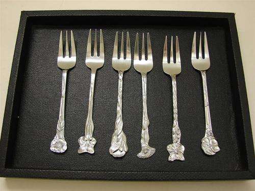6 x chrome plated cake forks
