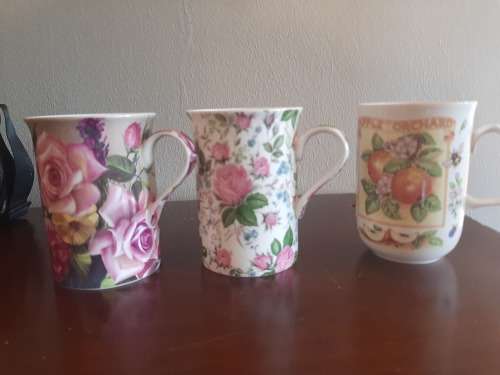 3 porcelain cups