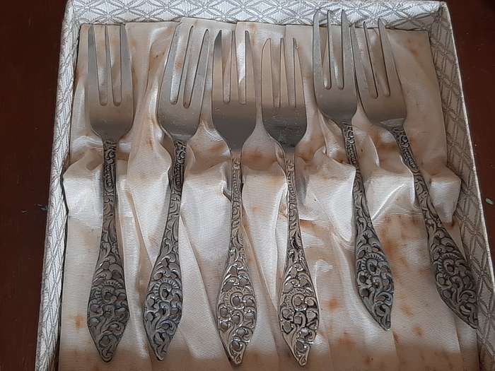 6 Chroom plated cake  forks