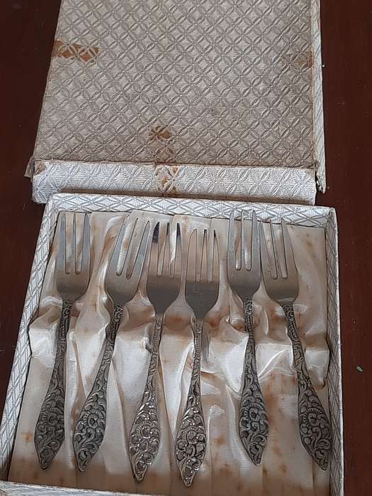 6 Chroom plated cake  forks