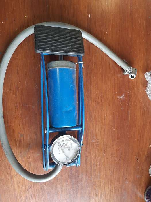Manual wheel pump