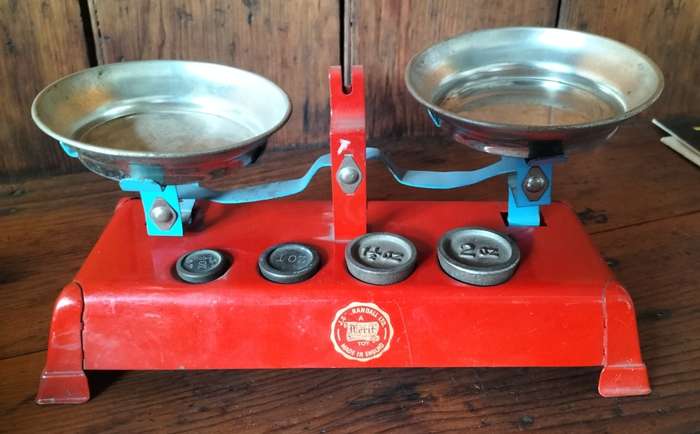 Vintage toy scale (Comes with weights)