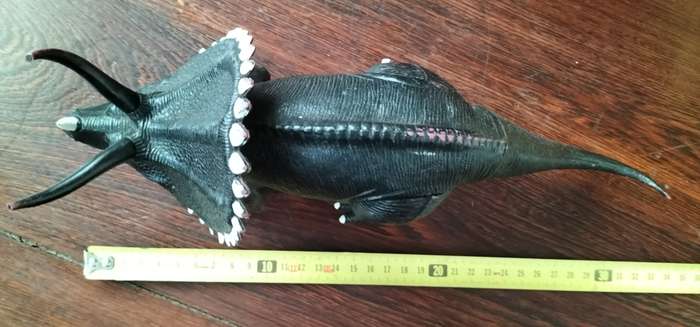 Large vintage plastic dinosaurs (x 3)
