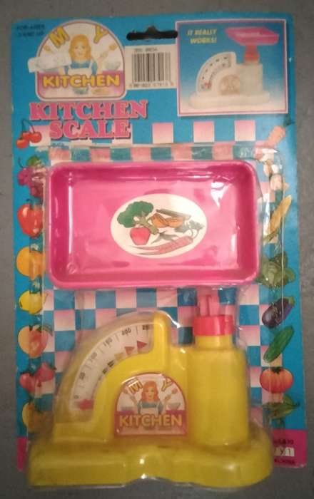 Functional toy plastic kitchen scale - unopened