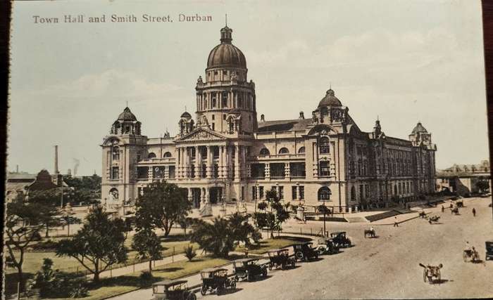 Vintage unused Picture Postcard - Durban - Town Hall and Smith street (with old cars)