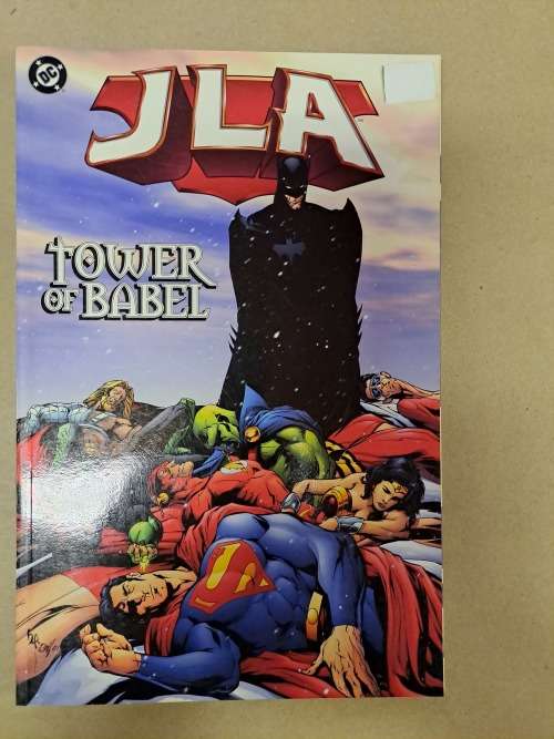 JLA - 12 Graphic Novels - Clearance sale