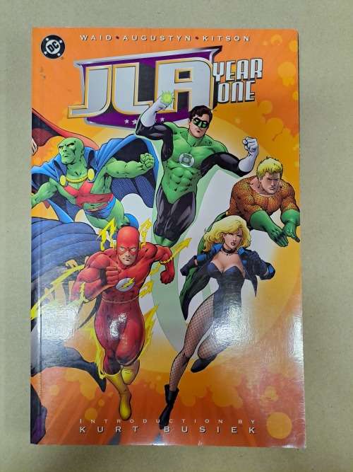 JLA - 12 Graphic Novels - Clearance sale