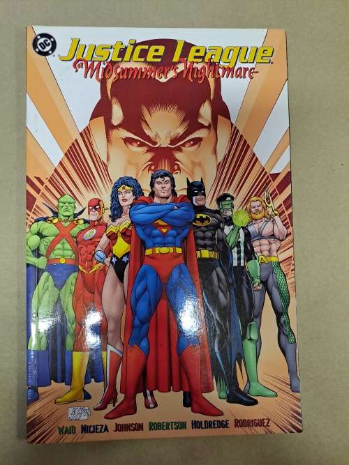 JLA - 12 Graphic Novels - Clearance sale