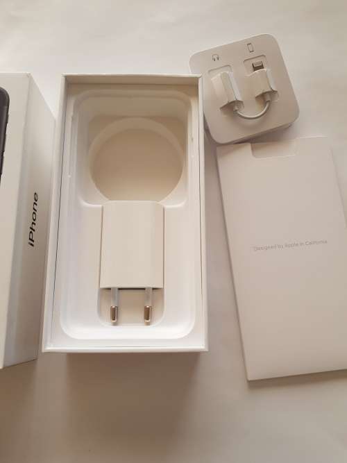 iPhone 7 32GB Matte Black. Bargain!