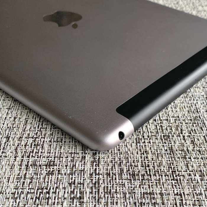 Apple iPad 6th Gen Space Grey 128GB Cellular (3 Month Warranty)