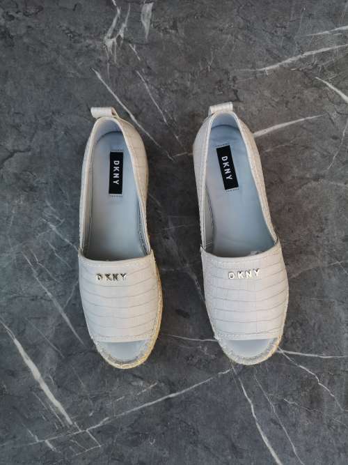 DKNY ladies Sandals