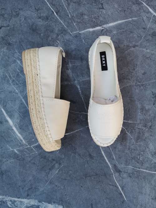 DKNY ladies Sandals