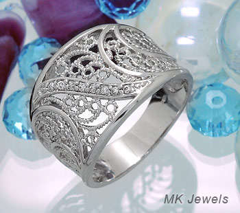 Beautiful 15mm wide 18ct GP Filigree ring with diamond accent CZ's - Size 8
