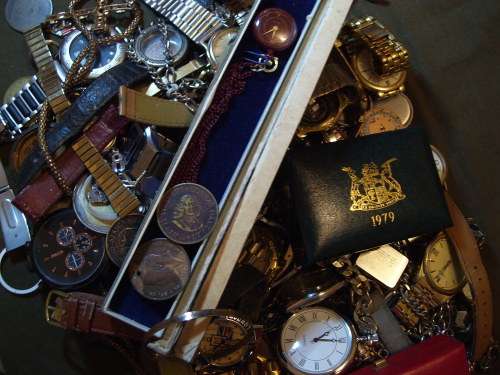 Treasure chest full off interesting assorted items. . CRAZY R1 START!!!. PLEASE READ DESCRIPTION.