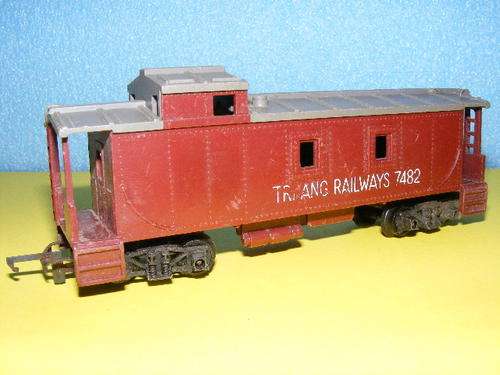 Tri-ang OO Guards Van