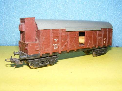 Lima HO Box wagon with sliding doors.
