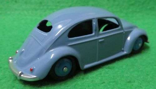 **DINKY**VW BEETLE**DEAGOSTINI**RUBBER TYRES / METAL BASE**1/43 SCALE**IN BOX**
