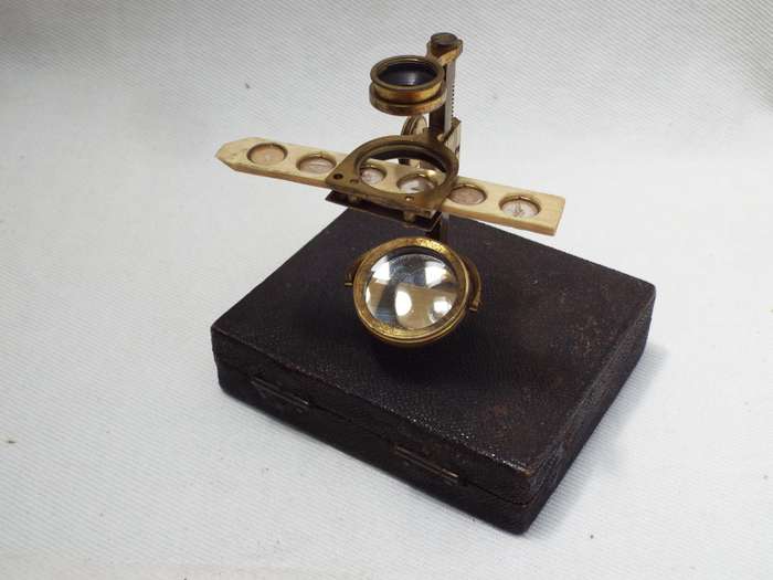 A rare Ellis Aquatic type botanical field microscope circa 1780-1810. Ref.MA/37