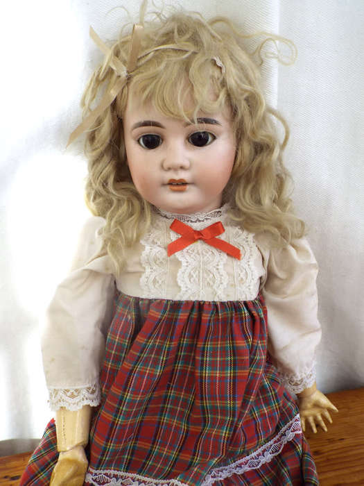 Armand Marseille Porcelain Doll Circa 1894-1920. Ref TO.2