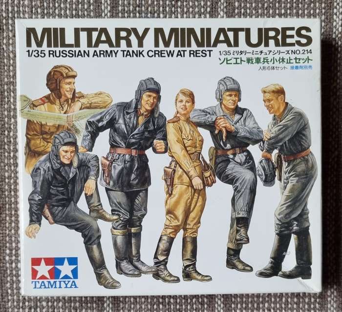 Tamiya Military Miniatures - Russian Army Tank Crew at Rest