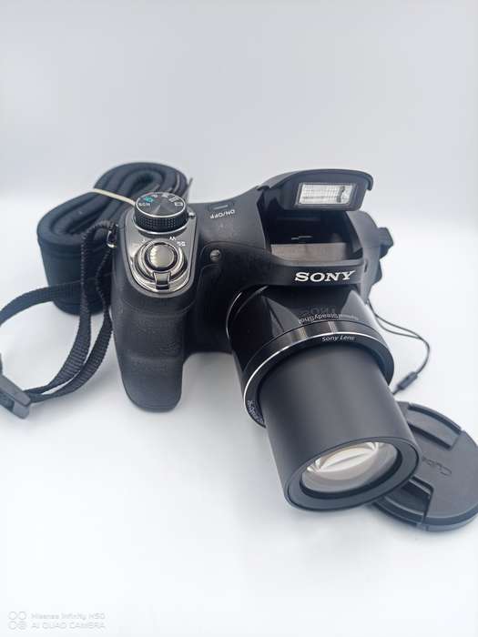 Sony Cyber-Shot DSC-H200 - Digital Camera (20.1 PM, 26x Optical Zoom, HD Movie 720 and 3-Inch LCD)