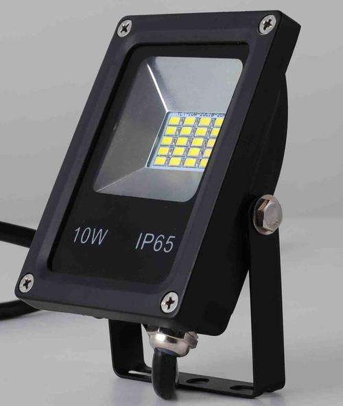Cool White LED Floodlights: 10W 220V Black Slim Line. Collections are allowed.
