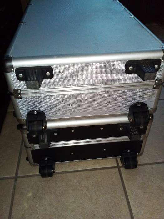 Big Aluminium Trolley Cases For Testing / Displays / Demos of Light Bulbs/Tubes. Collections Allowed