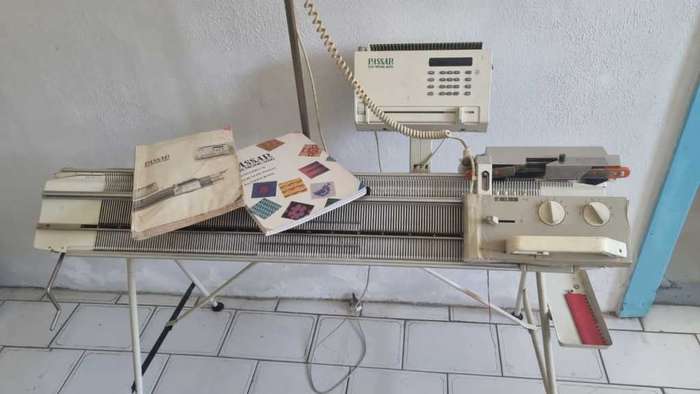 Passap E6000 Knitting machine
