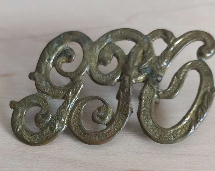 British Early Government Post Office Scripted brass  lettering Hat badge /Shoulder title
