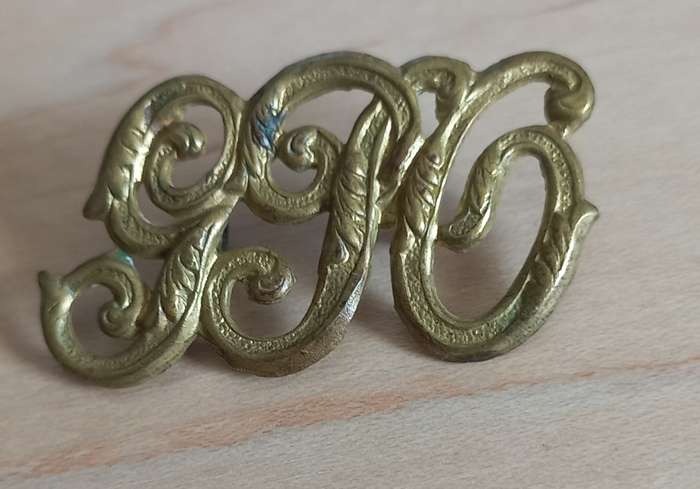 British Early Government Post Office Gilt Scripted brass  lettering Hat badge /Shoulder title