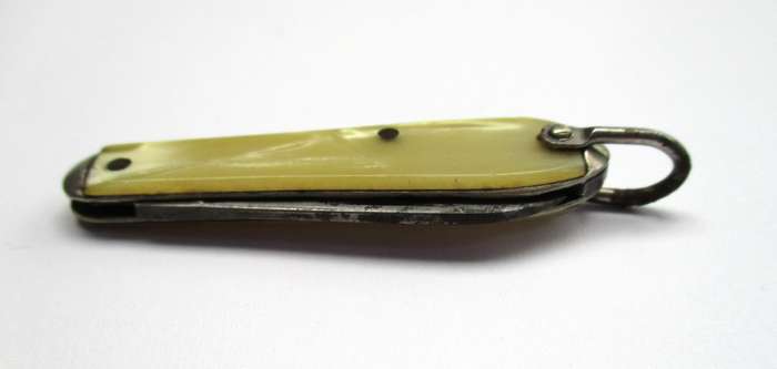 Vintage small `Teardrop` USA, Utica Cutlery Co., Folding knife / Fob knife / key chain knife
