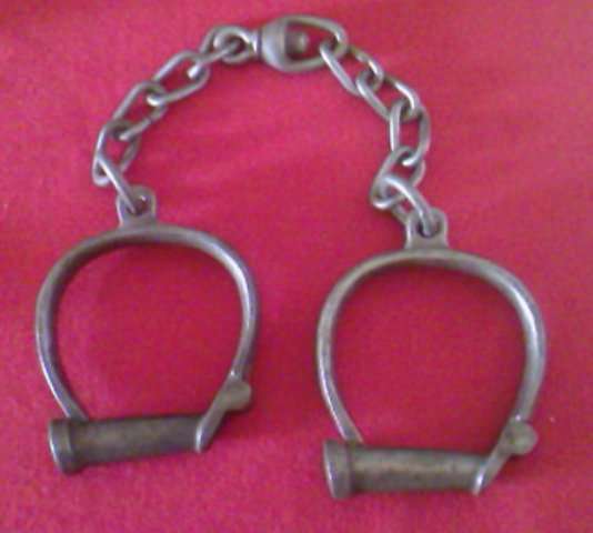VINTAGE HIATT NO. 3 BARRELL LOCK LEG IRONS
