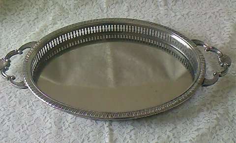 BEAUTIFUL SILVER PLATED DRINKS TRAY