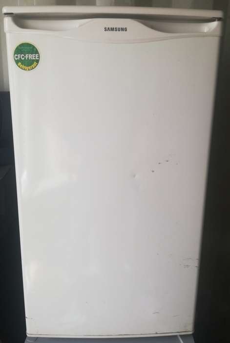 SAMSUNG  SG-12 DCGWHN 118l Bar Fridge