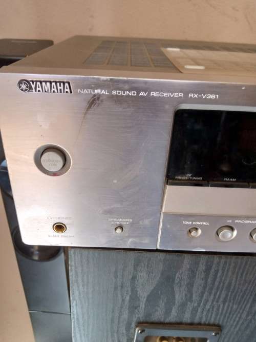 Very Powerful Yamaha RX-V361 Amplifier, Samsung Blu Ray player, in excellent condition